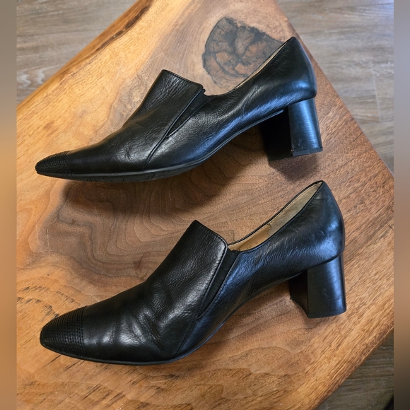 ✨️HOST PICK✨️ Högl Leather Block Heeled Loafers with Embroidered Toe Caps - Picture 10 of 15